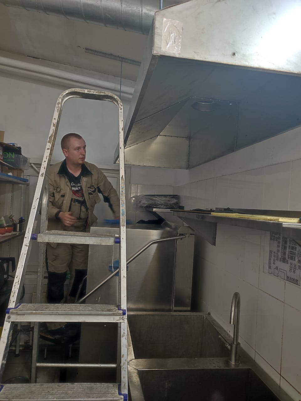 КонтактБар на Просвещения "монтаж сплит-систем и зонтов" КонтактБар на Просвещения "монтаж сплит-систем и зонтов"