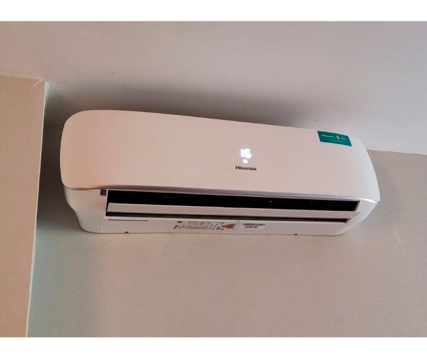 Инверторная сплит-система Hisense серии Premium DESIGN Super DC Inverter (R32) AS-13UW4RVETG01