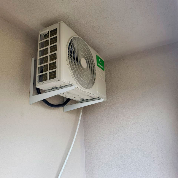Кондиционер Lessar LS-H09KFE2 / LU-H09KFE2