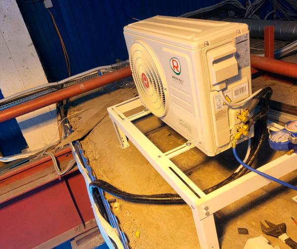 Сплит-система Royal Clima RCI-TWC22HN (комплект)