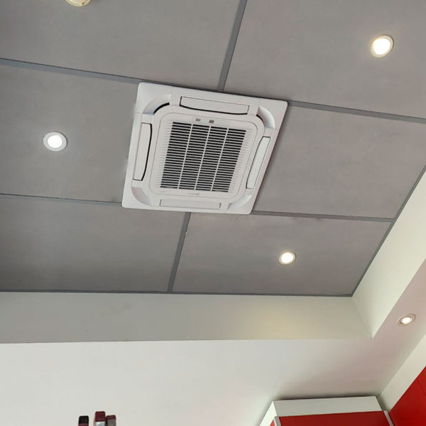 Сплит-система Electrolux кассетного типа EACC-18H/UP4-DC/N8